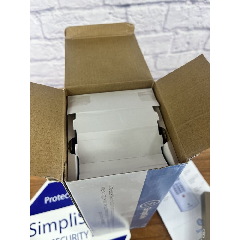 SimpliSafe Wireless Home Security System GEN 1 LOT Base, 2 Motion, Keypad, Siren - Picture 12 of 13